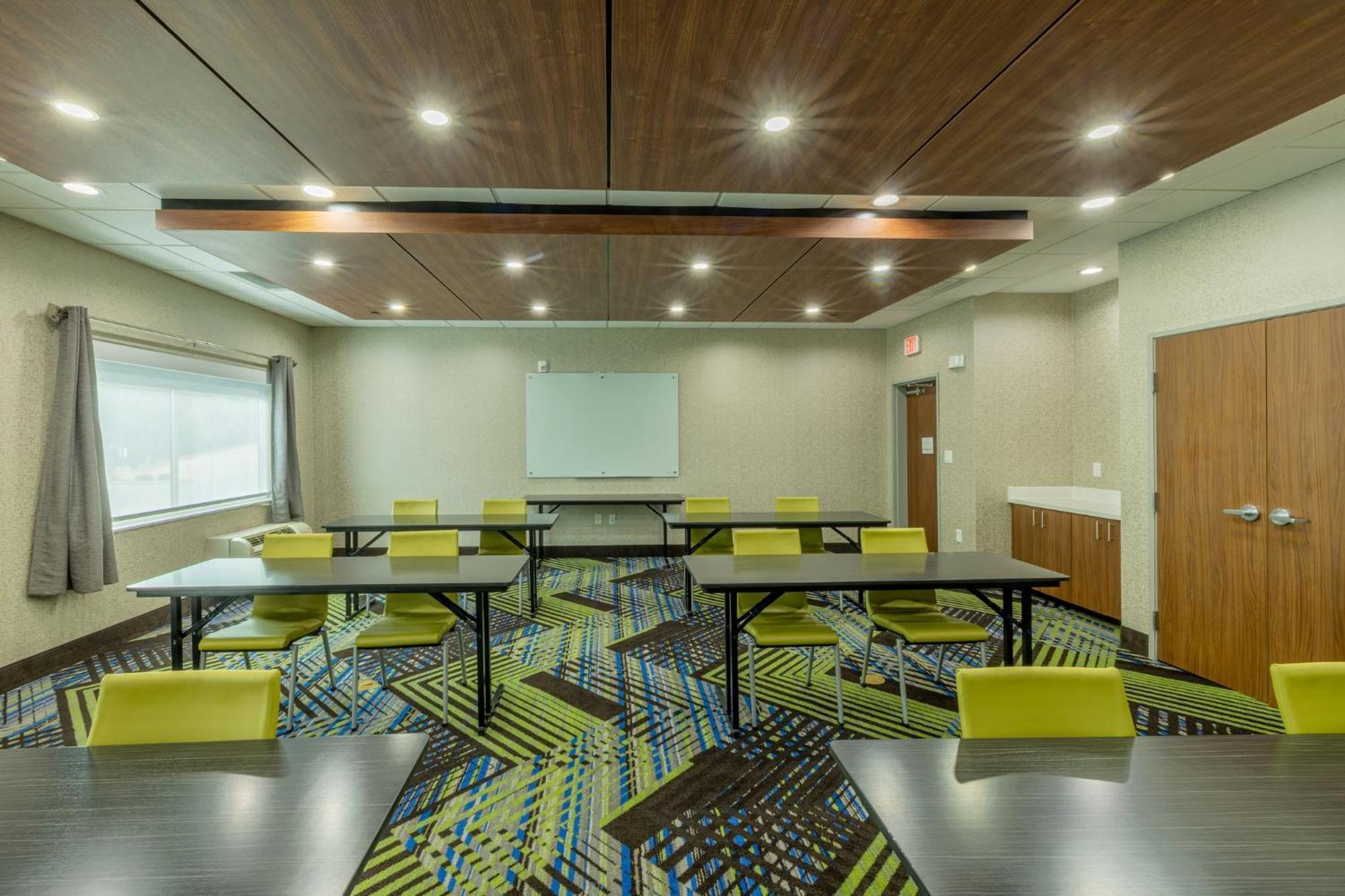 Holiday Inn Express & Suites - Lindale By Ihg Exterior foto