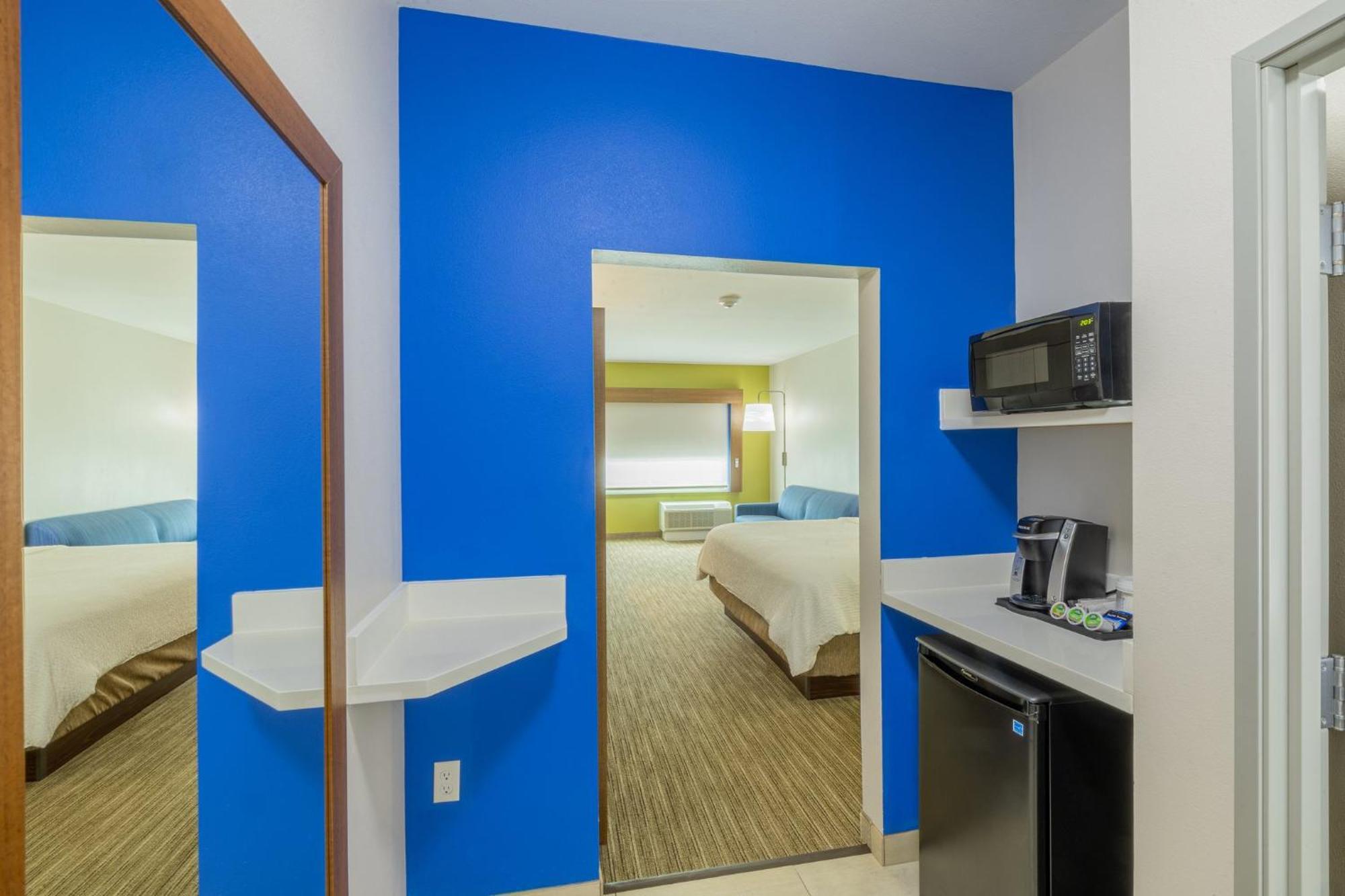 Holiday Inn Express & Suites - Lindale By Ihg Exterior foto