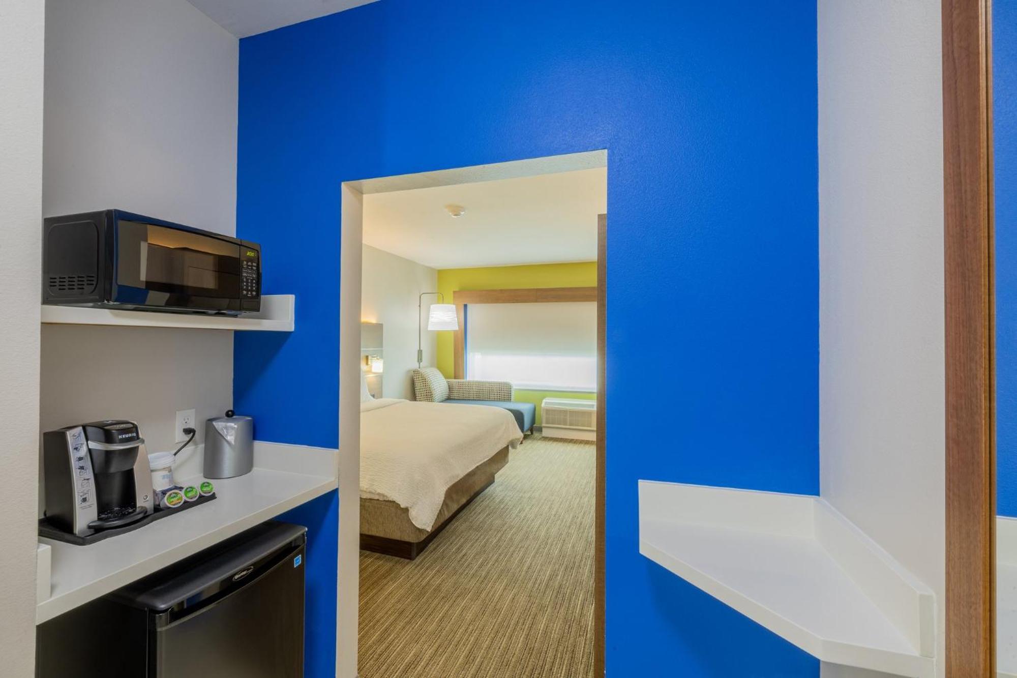 Holiday Inn Express & Suites - Lindale By Ihg Exterior foto