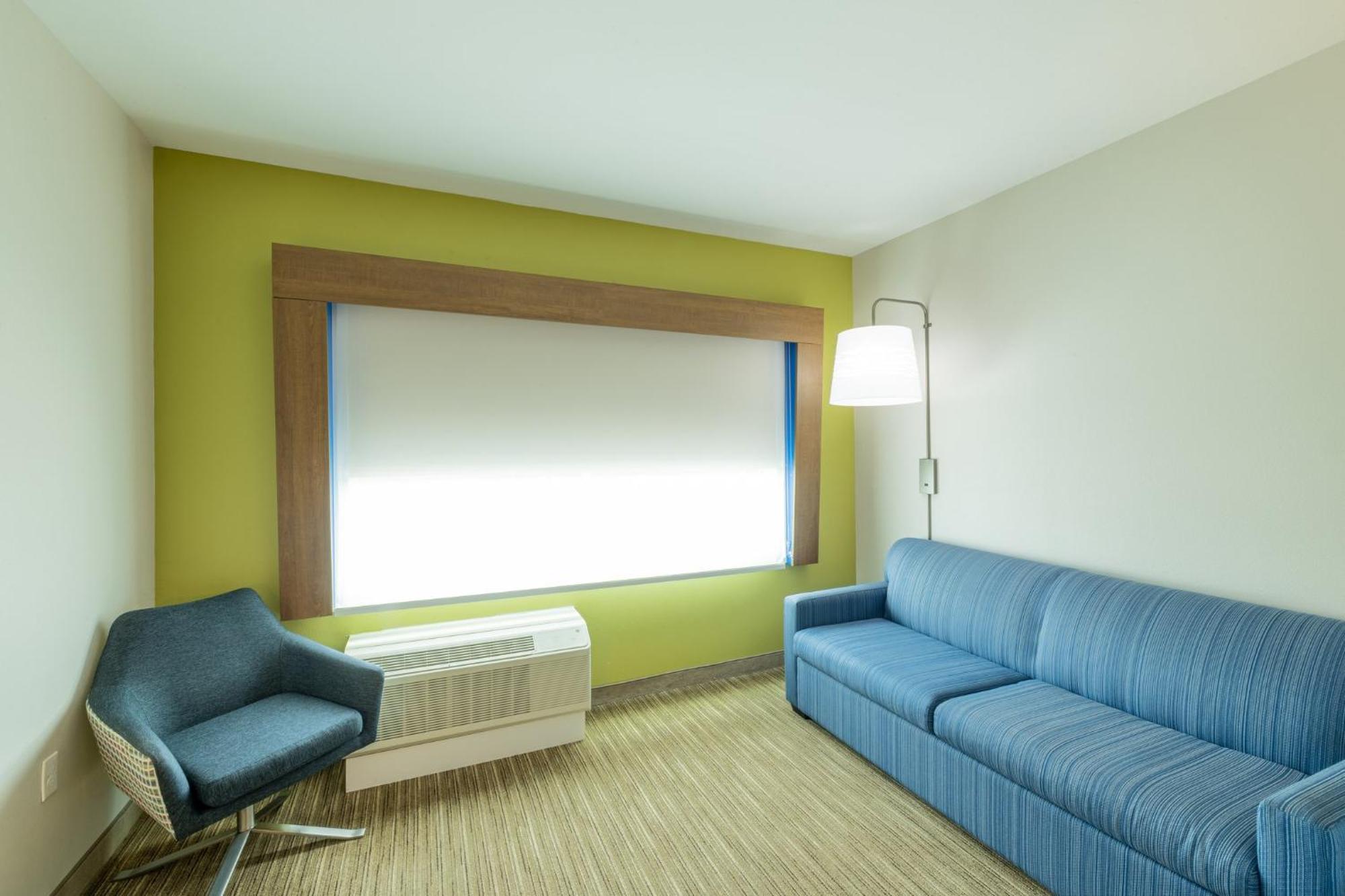 Holiday Inn Express & Suites - Lindale By Ihg Exterior foto