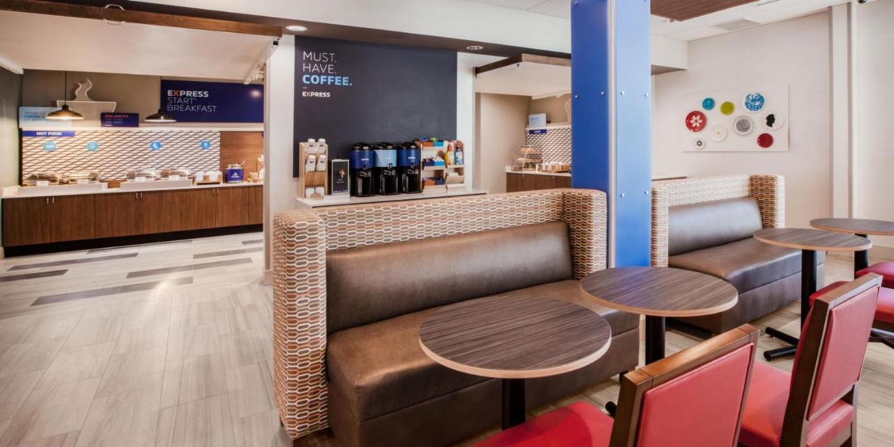 Holiday Inn Express & Suites - Lindale By Ihg Exterior foto